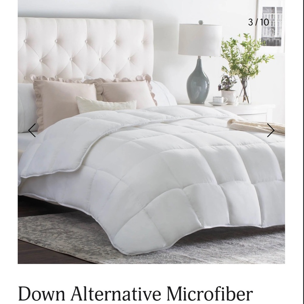 Weekenders Soft White Microfiber Comforter